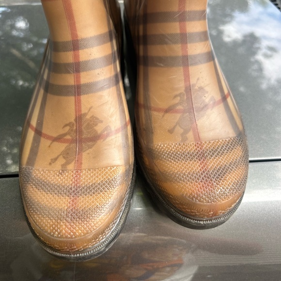 Burberry rain boots - Picture 4 of 9